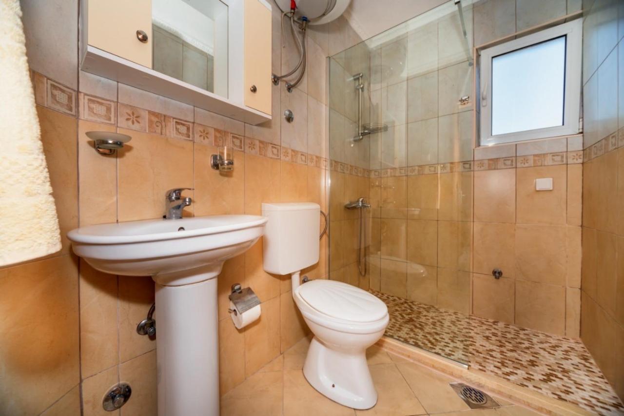 Ani Apartmani Dobra Voda Luaran gambar
