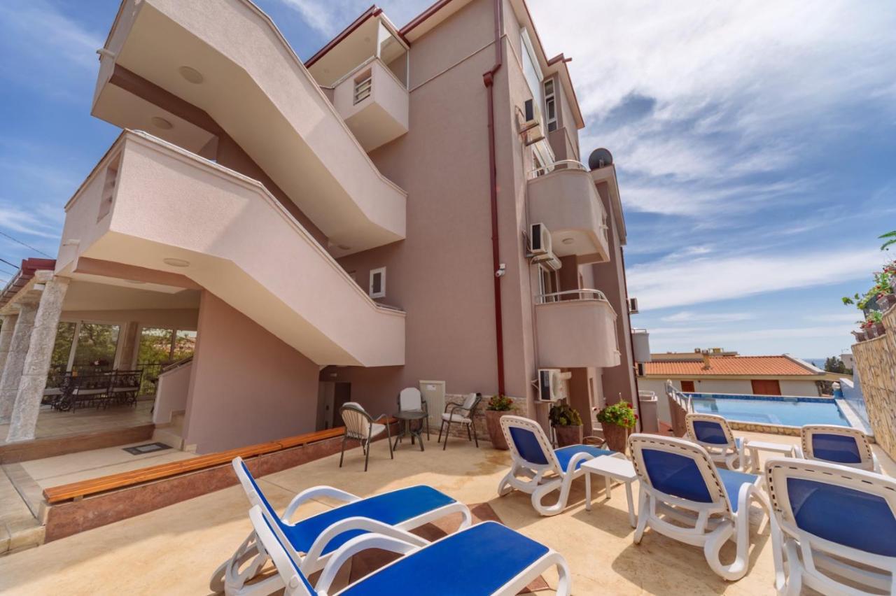 Ani Apartmani Dobra Voda Luaran gambar