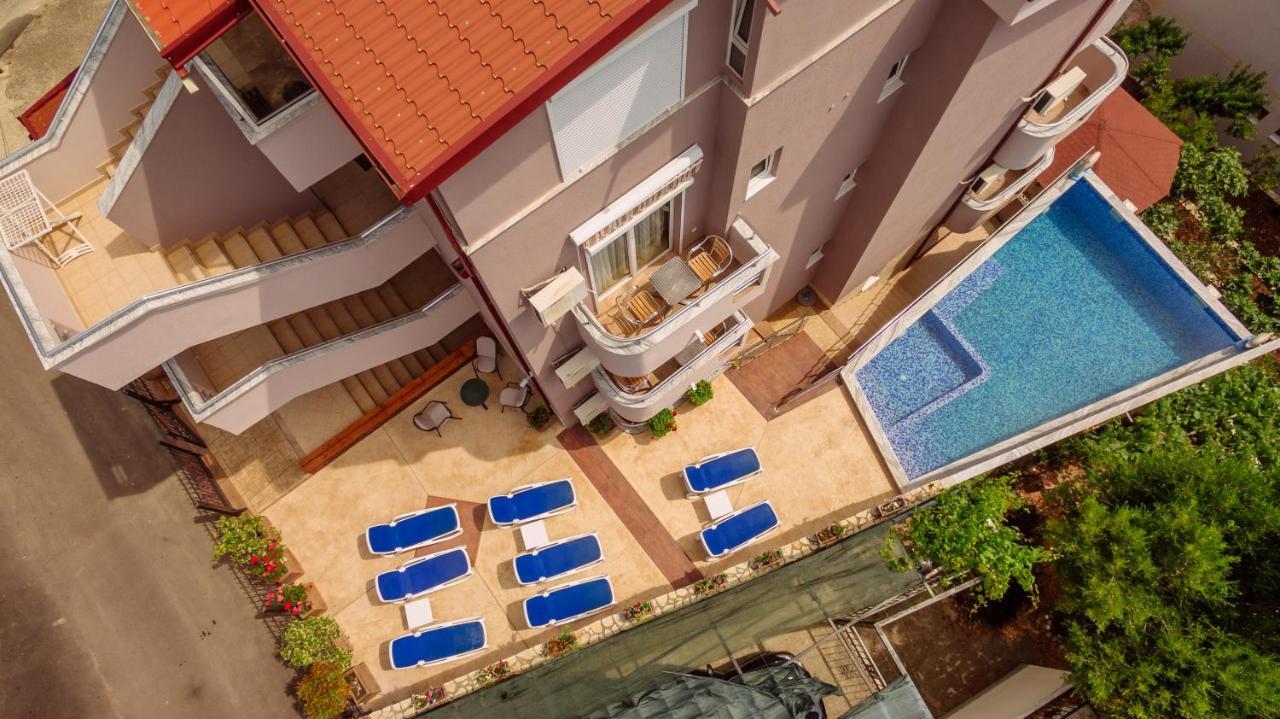 Ani Apartmani Dobra Voda Luaran gambar
